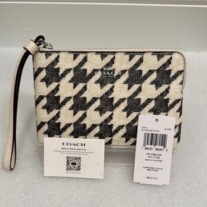 Coach Black and Cream Houndstooth corner zip Wristlet wallet